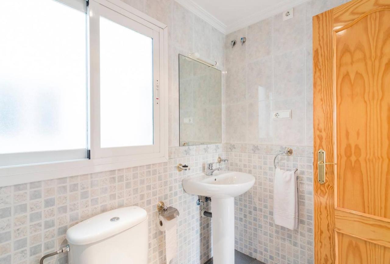 Apartamentos Vicenta Carihuela By Playa Miguel トレモリノス エクステリア 写真